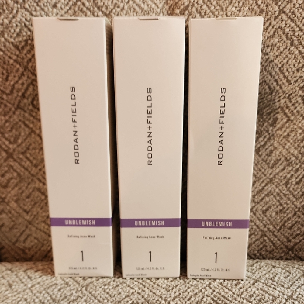 Rodan + Fields Unblemish Refining Acne Wash — White with Purple Band